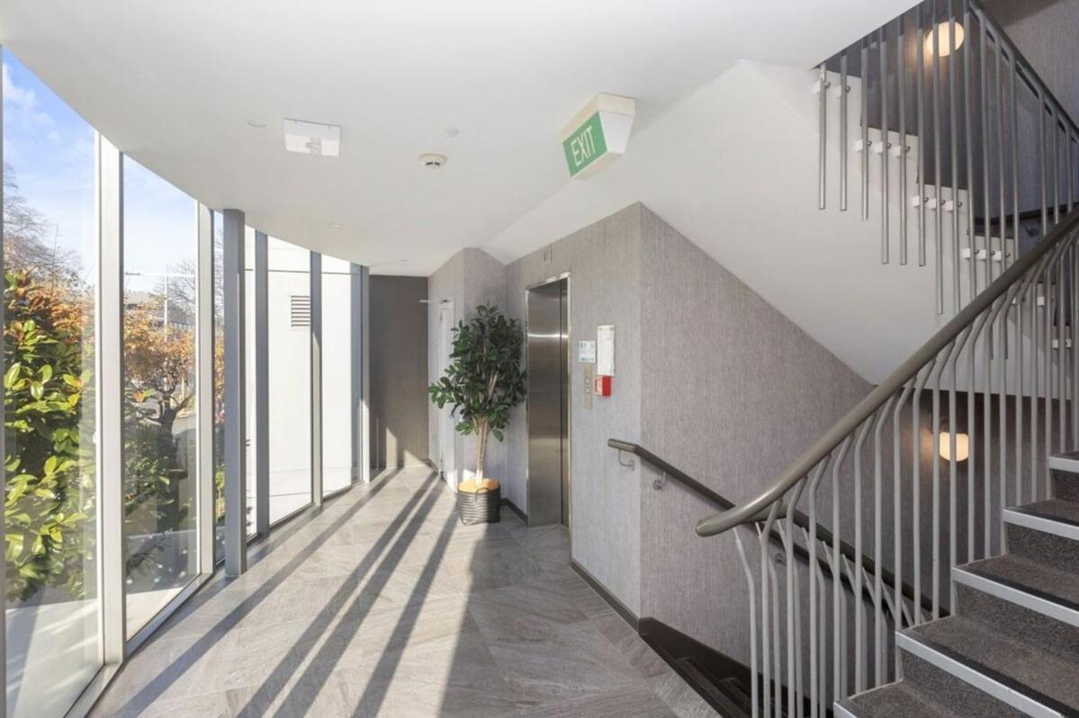 Apartment Living By Riverside Market And The Hospital *