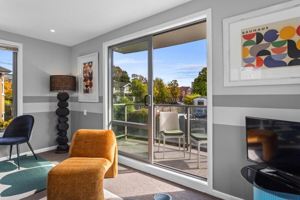Apartment Living By Riverside Market And The Hospital *