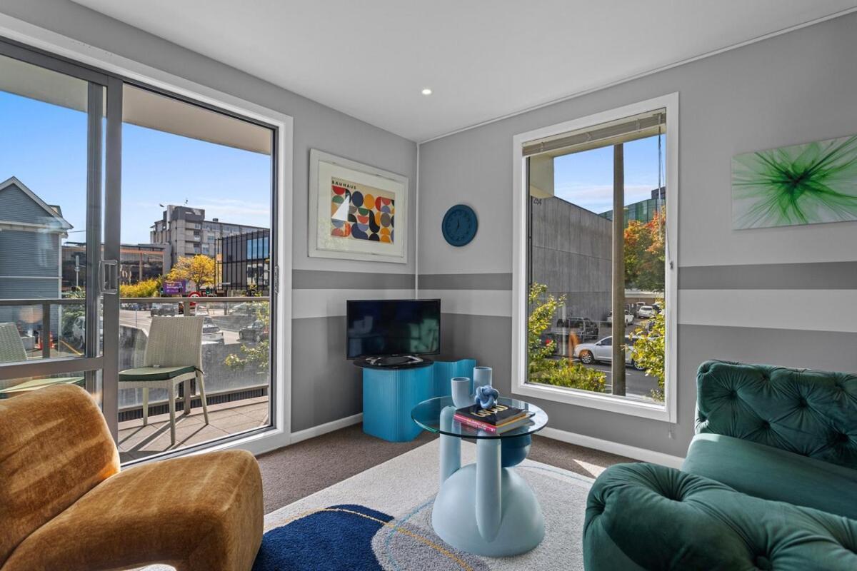 Apartment Living By Riverside Market And The Hospital